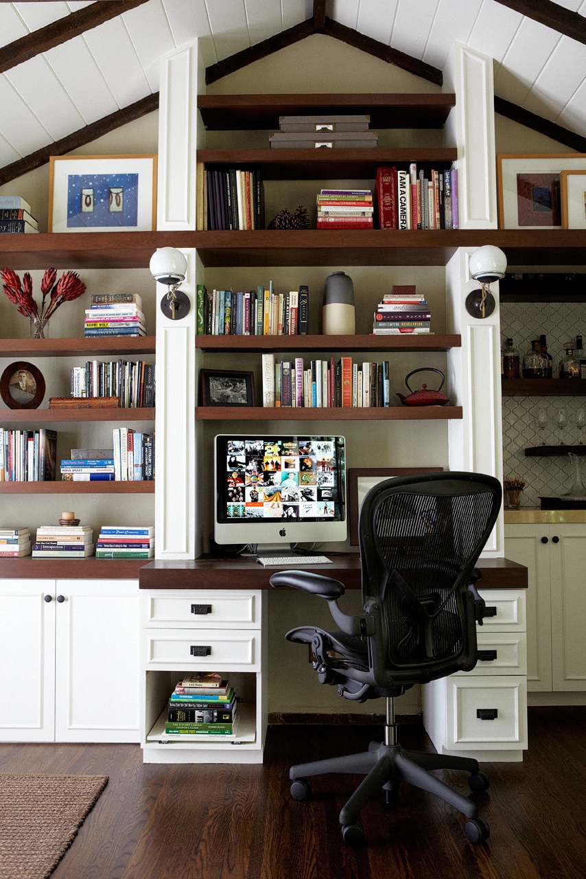 09-desk_shelves_straight