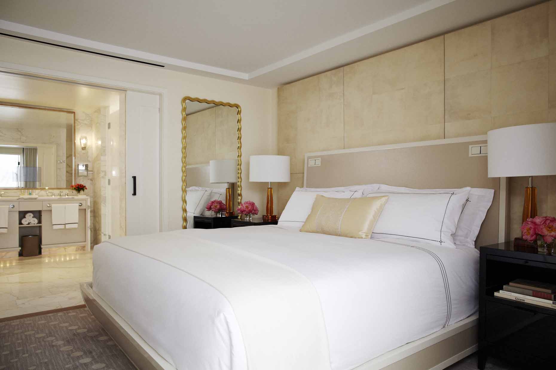 25-176_patio_suite_bedroom