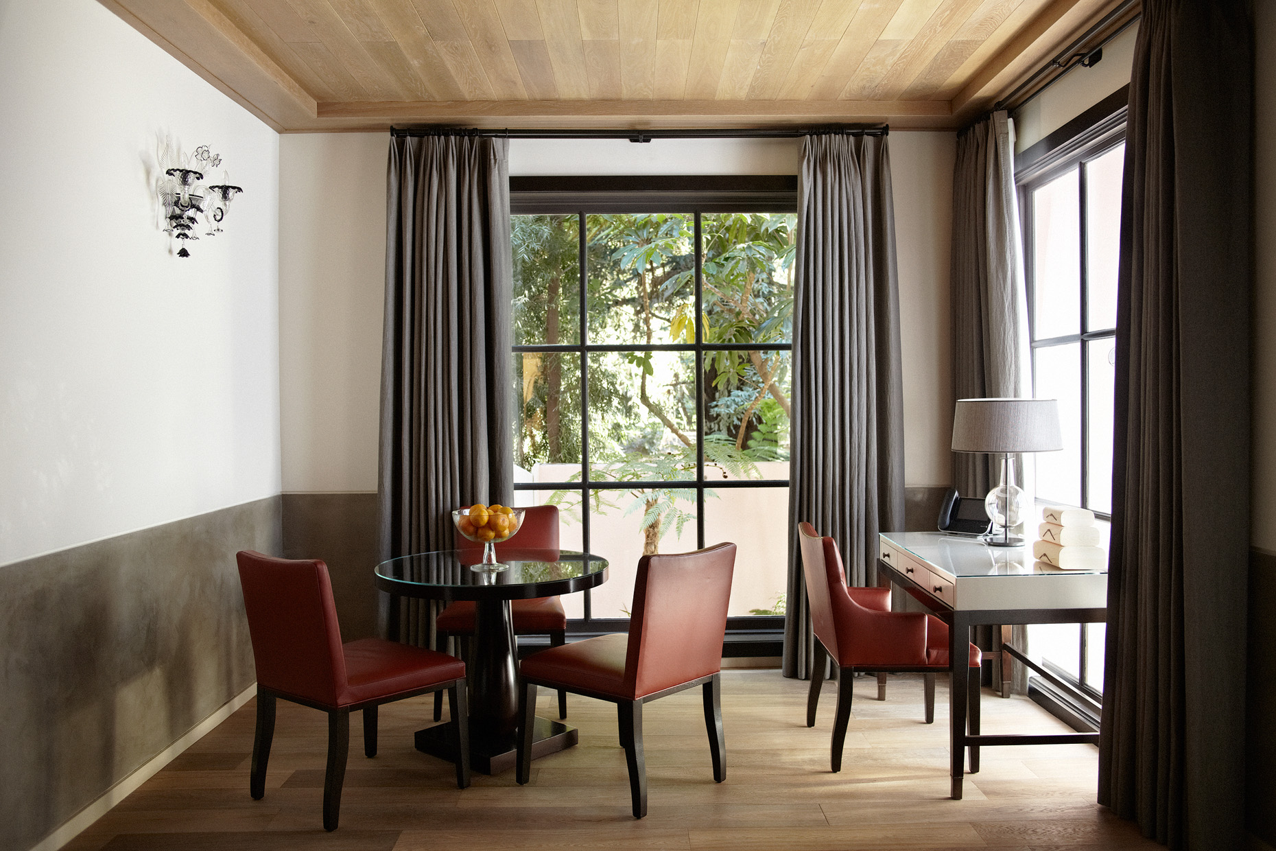 27-grand_suite_living_room_2A