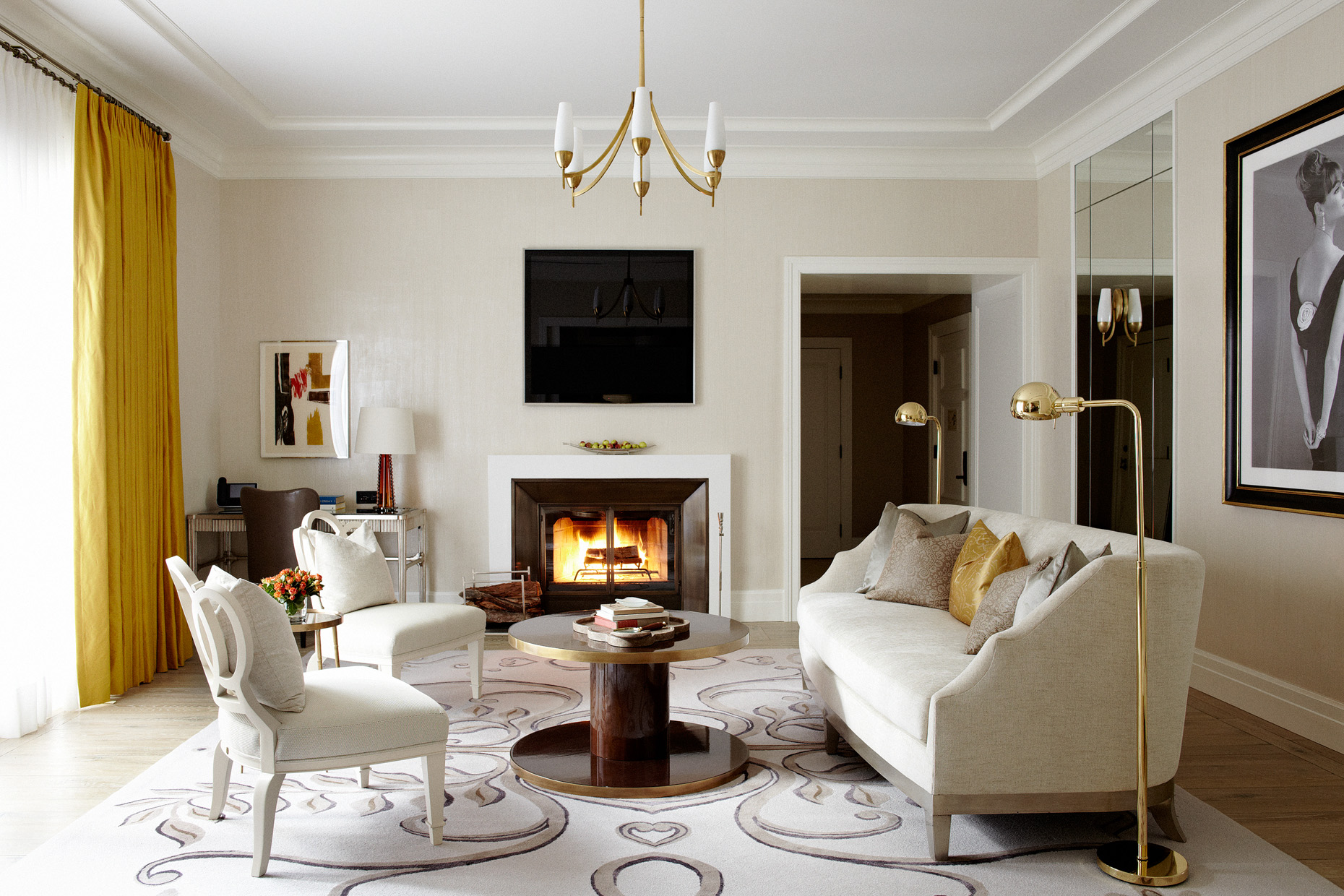 41-174_grace_kelly_living_roomA